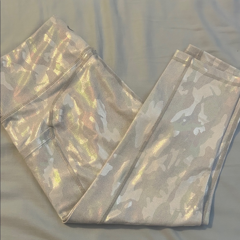 Silver Camo Metallic Pocket Light n Tight Hi-Rise Capri 20" (14-16)